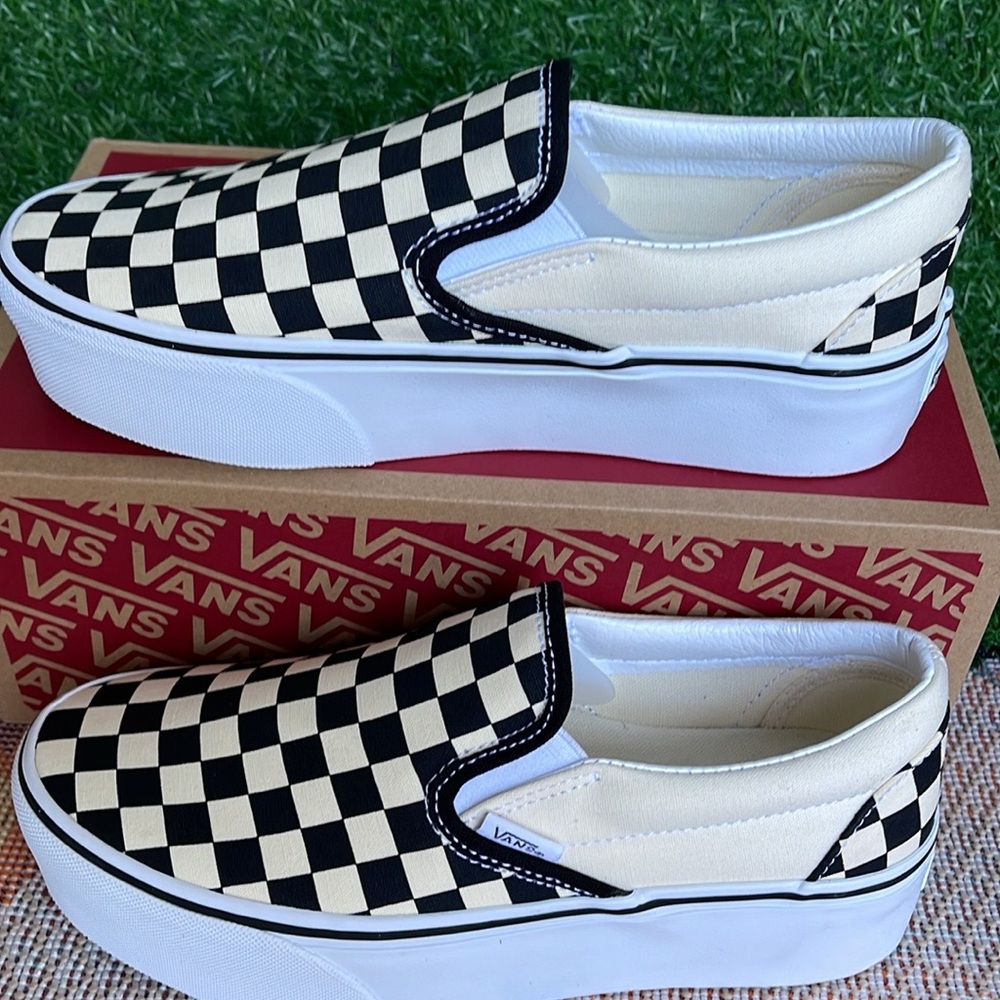 Vans WMNS Classic Slip-On Stackf
Checkerboard Black/Classi
VN0A7Q5RTYQ
Platforms - Picture 2 of 16